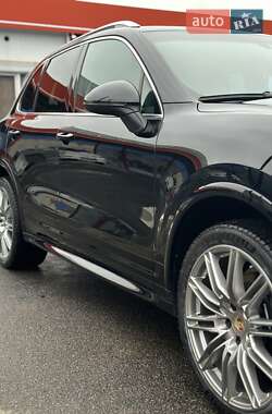 Внедорожник / Кроссовер Porsche Cayenne 2015 в 
