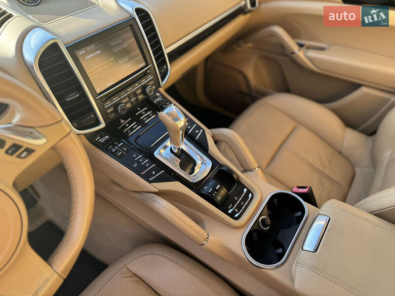 Позашляховик / Кросовер Porsche Cayenne 2013 в Самборі