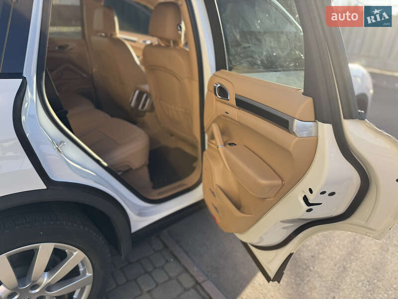 Позашляховик / Кросовер Porsche Cayenne 2013 в Самборі