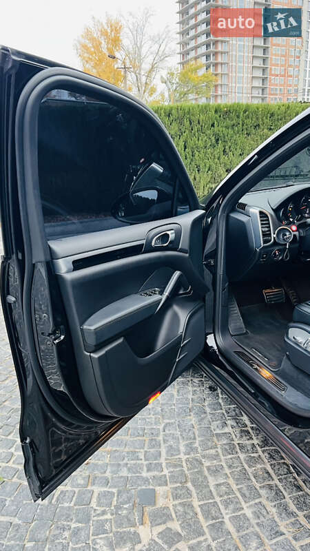 Позашляховик / Кросовер Porsche Cayenne 2016 в Києві