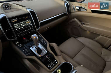 Внедорожник / Кроссовер Porsche Cayenne 2012 в 