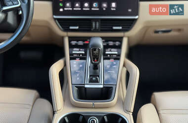 Внедорожник / Кроссовер Porsche Cayenne 2021 в 