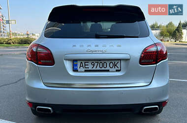 Позашляховик / Кросовер Porsche Cayenne 2012 в 