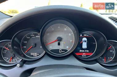 Позашляховик / Кросовер Porsche Cayenne 2012 в 