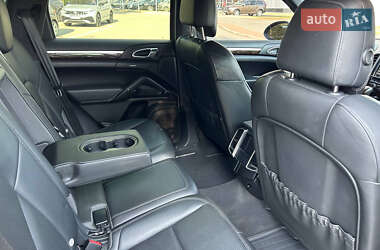 Позашляховик / Кросовер Porsche Cayenne 2012 в 