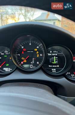 Позашляховик / Кросовер Porsche Cayenne 2013 в 