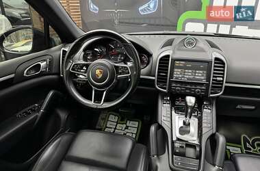 Внедорожник / Кроссовер Porsche Cayenne 2014 в 
