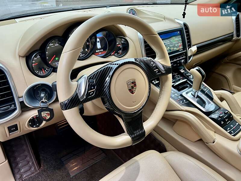 Внедорожник / Кроссовер Porsche Cayenne 2013 в Киеве