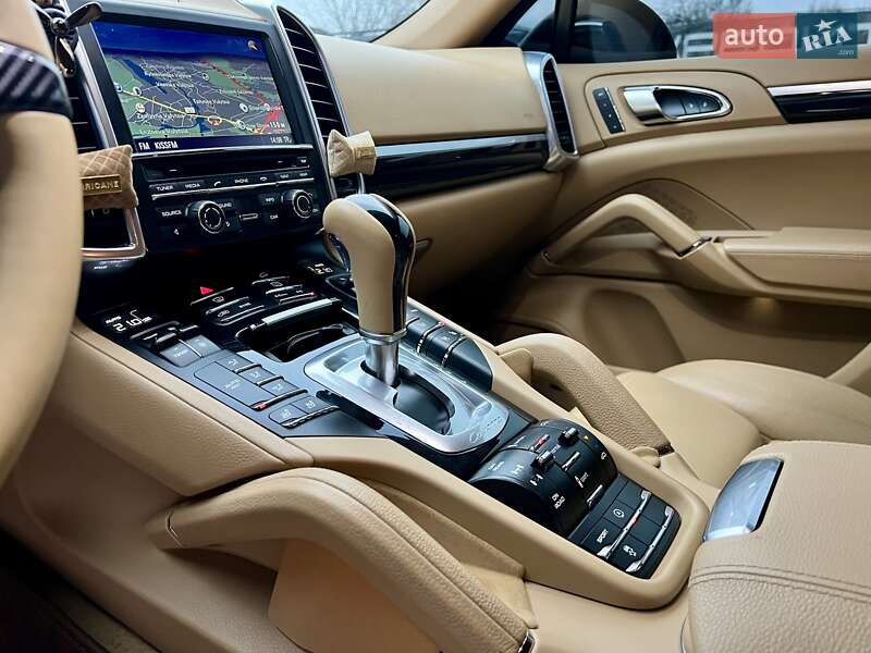 Внедорожник / Кроссовер Porsche Cayenne 2013 в Киеве