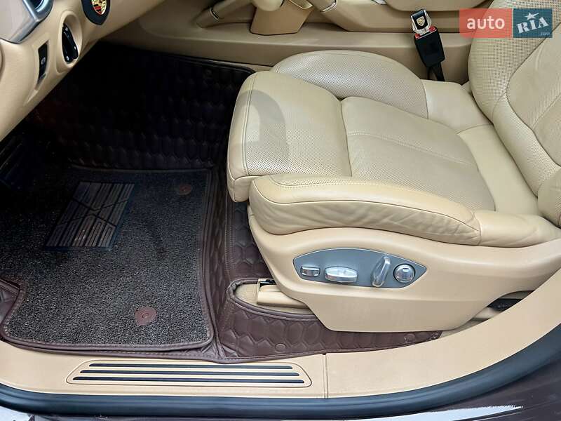 Внедорожник / Кроссовер Porsche Cayenne 2013 в Киеве