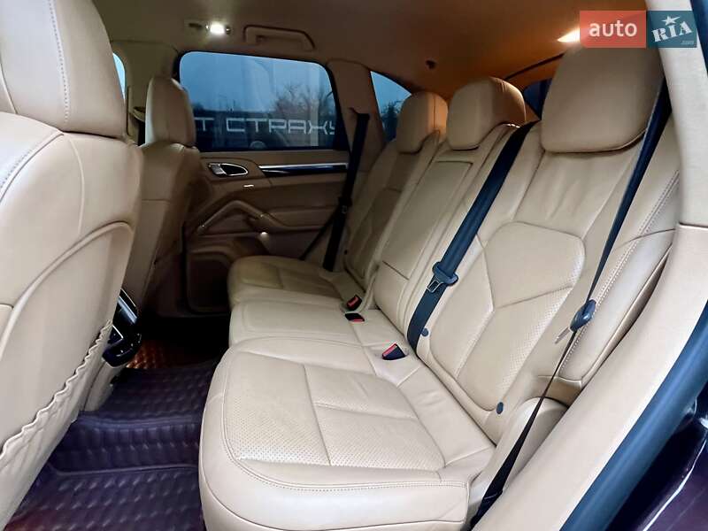Внедорожник / Кроссовер Porsche Cayenne 2013 в Киеве