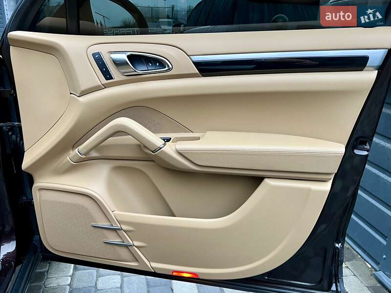 Внедорожник / Кроссовер Porsche Cayenne 2013 в Киеве