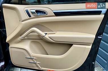 Позашляховик / Кросовер Porsche Cayenne 2013 в 