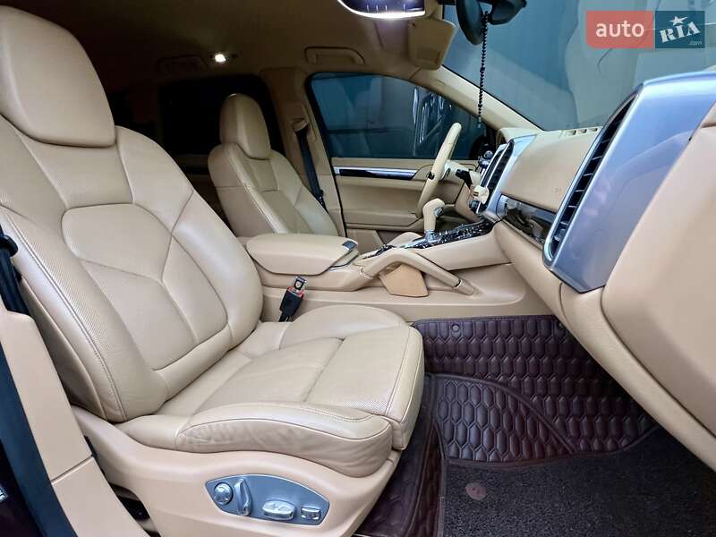 Внедорожник / Кроссовер Porsche Cayenne 2013 в Киеве