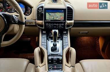 Позашляховик / Кросовер Porsche Cayenne 2013 в 