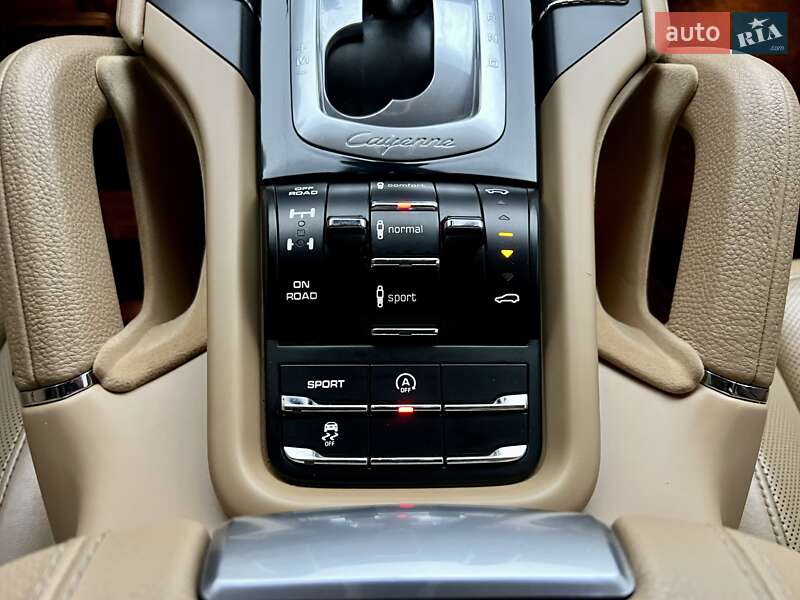 Внедорожник / Кроссовер Porsche Cayenne 2013 в Киеве
