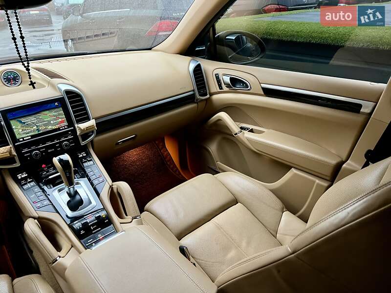 Внедорожник / Кроссовер Porsche Cayenne 2013 в Киеве