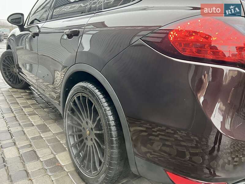 Внедорожник / Кроссовер Porsche Cayenne 2013 в Киеве