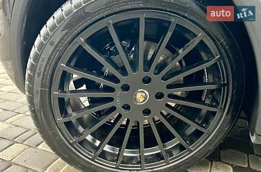 Позашляховик / Кросовер Porsche Cayenne 2013 в 