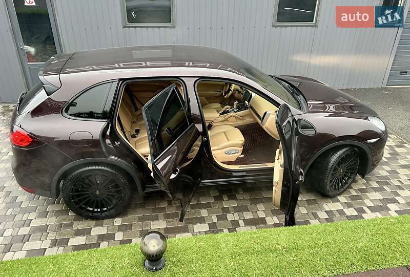 Внедорожник / Кроссовер Porsche Cayenne 2013 в Киеве