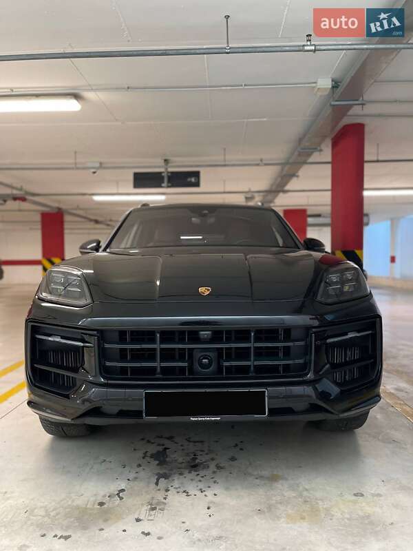 Позашляховик / Кросовер Porsche Cayenne 2023 в 