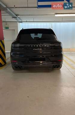 Позашляховик / Кросовер Porsche Cayenne 2023 в 