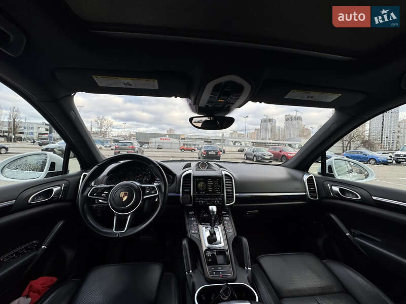 Внедорожник / Кроссовер Porsche Cayenne 2016 в Киеве