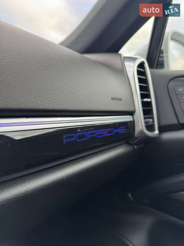 Внедорожник / Кроссовер Porsche Cayenne 2016 в Киеве