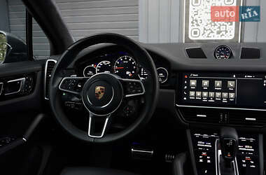 Внедорожник / Кроссовер Porsche Cayenne 2022 в 