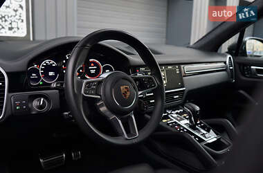 Внедорожник / Кроссовер Porsche Cayenne 2022 в 