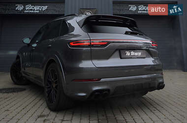 Внедорожник / Кроссовер Porsche Cayenne 2022 в 