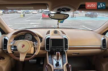 Внедорожник / Кроссовер Porsche Cayenne 2012 в 