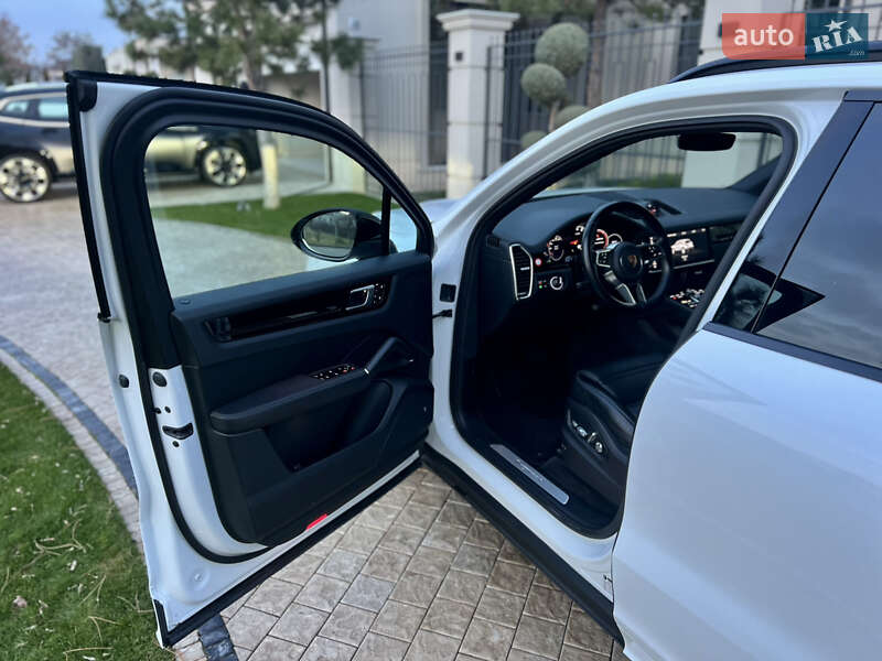 Позашляховик / Кросовер Porsche Cayenne 2018 в Одесі