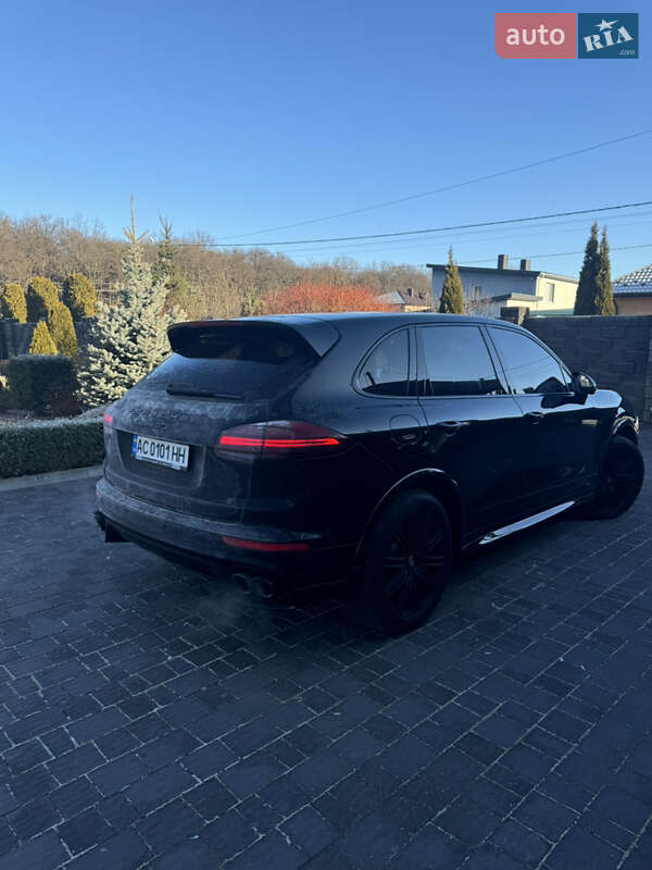 Позашляховик / Кросовер Porsche Cayenne 2015 в Луцьку