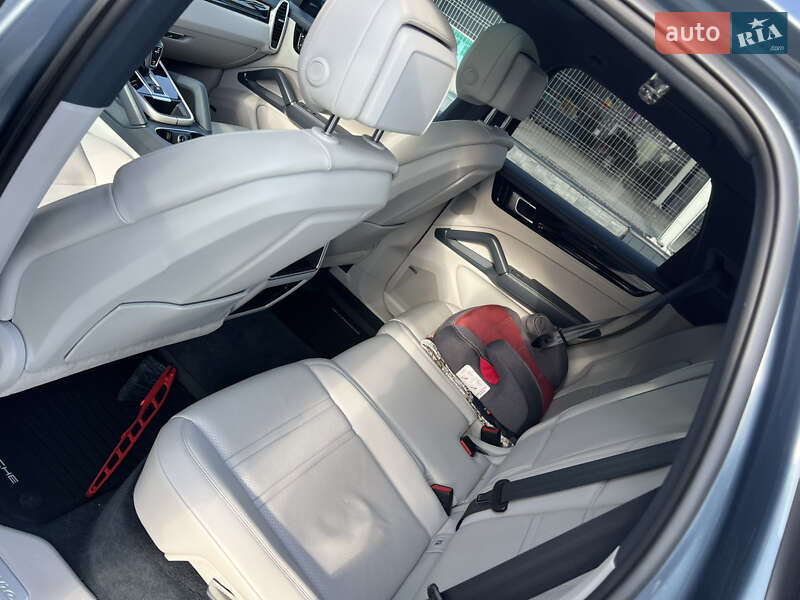 Внедорожник / Кроссовер Porsche Cayenne 2018 в Одессе