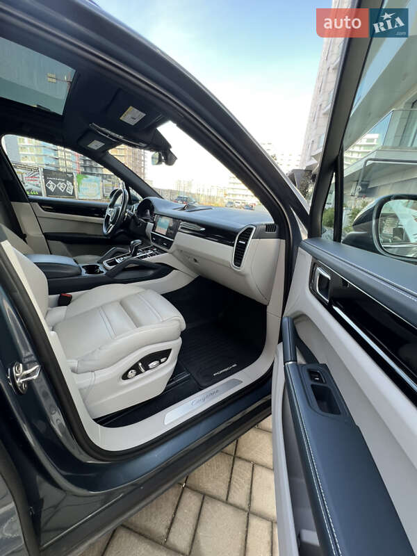 Внедорожник / Кроссовер Porsche Cayenne 2018 в Одессе