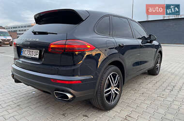 Позашляховик / Кросовер Porsche Cayenne 2015 в Львові