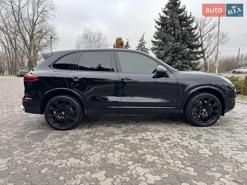 Внедорожник / Кроссовер Porsche Cayenne 2016 в Днепре