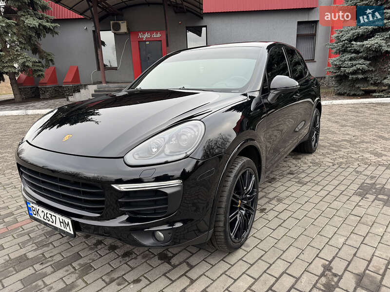 Внедорожник / Кроссовер Porsche Cayenne 2016 в Днепре