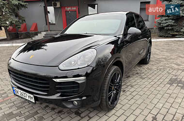 Внедорожник / Кроссовер Porsche Cayenne 2016 в 