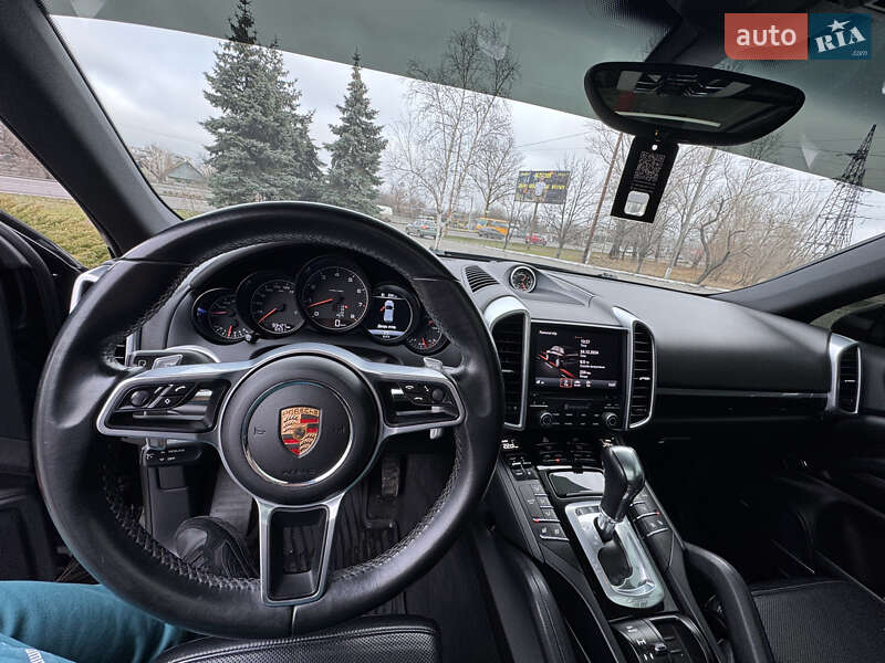 Внедорожник / Кроссовер Porsche Cayenne 2016 в Днепре