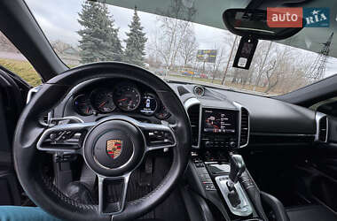 Внедорожник / Кроссовер Porsche Cayenne 2016 в 