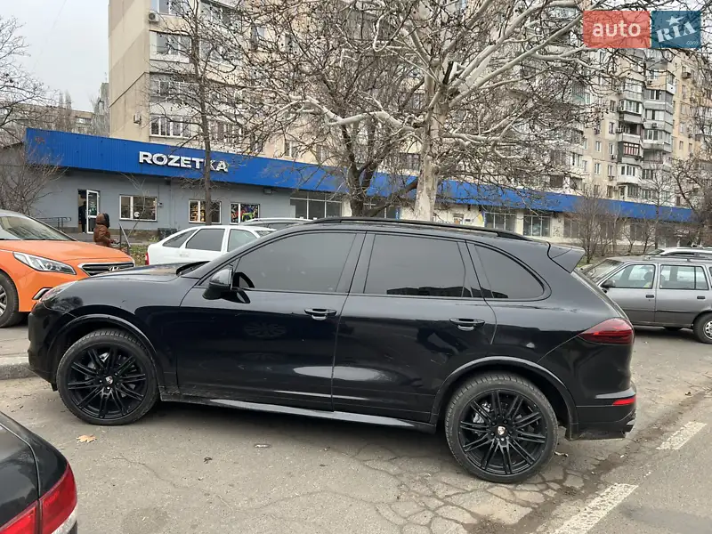 Внедорожник / Кроссовер Porsche Cayenne 2016 в 