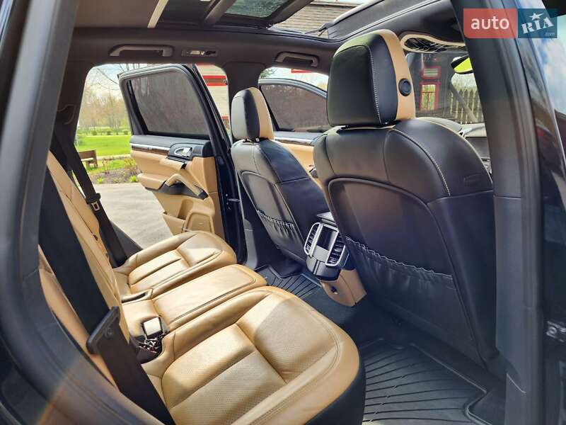 Позашляховик / Кросовер Porsche Cayenne 2015 в Києві