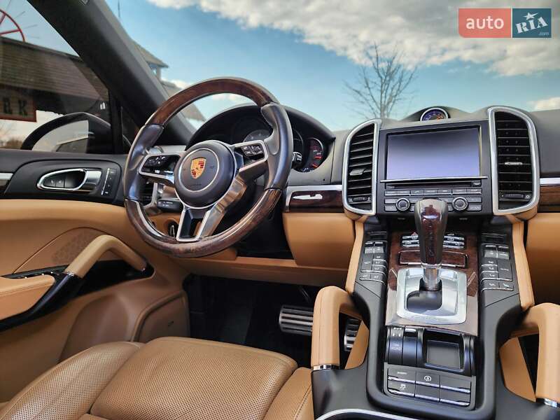 Позашляховик / Кросовер Porsche Cayenne 2015 в Києві