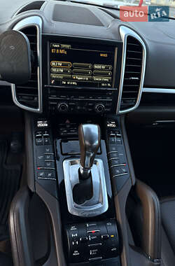 Внедорожник / Кроссовер Porsche Cayenne 2015 в 