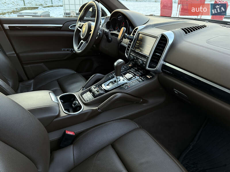 Внедорожник / Кроссовер Porsche Cayenne 2015 в Ровно