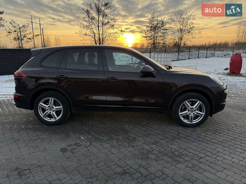 Внедорожник / Кроссовер Porsche Cayenne 2015 в Ровно
