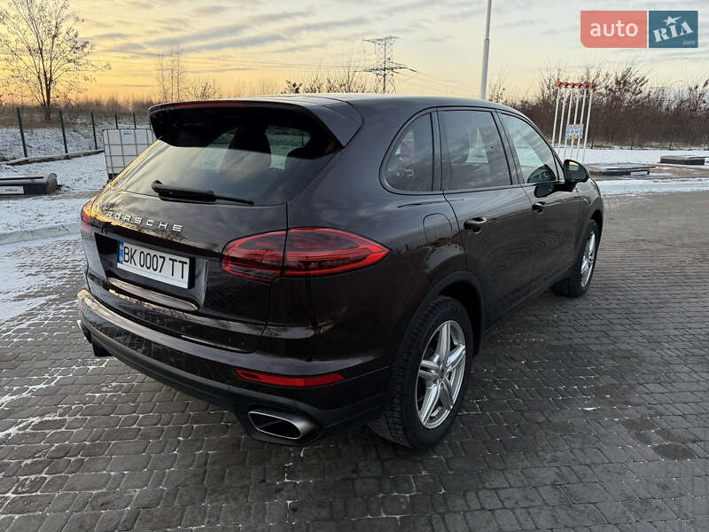 Внедорожник / Кроссовер Porsche Cayenne 2015 в Ровно