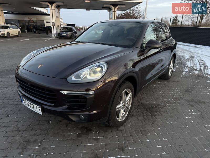 Внедорожник / Кроссовер Porsche Cayenne 2015 в Ровно